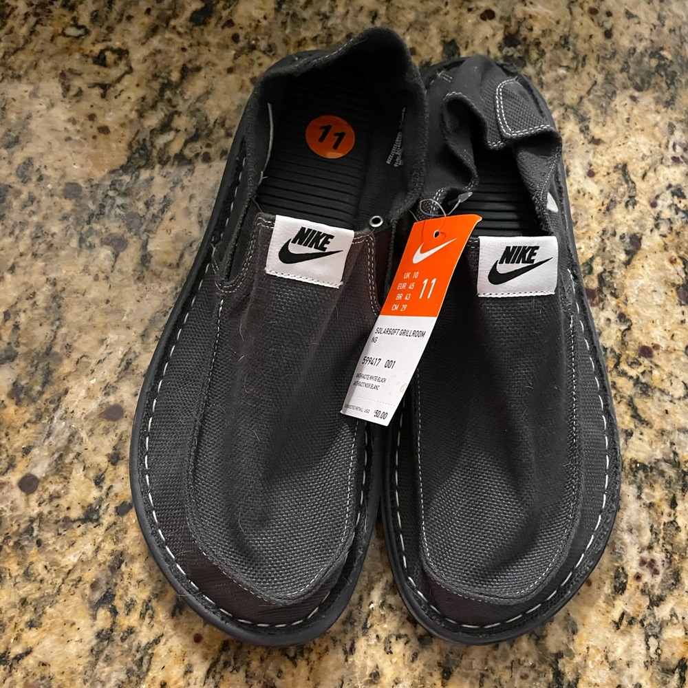 Men size 11 slide on shoes